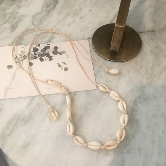 'Shoreline' White Shell Beach Choker Necklace - Picture 5 of 11